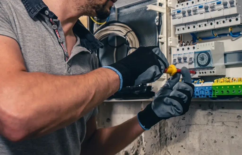 INSTALLATION-DE-PANNEAU-ÉLECTRIQUE-FLUIDE-DE-FRANCE-SERVICE-ÉLECTRIQUE